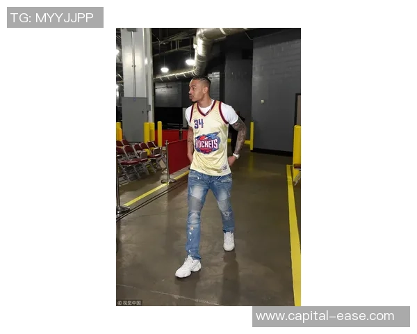 足球明星穿搭潮流小脚裤图片展示引领时尚风潮